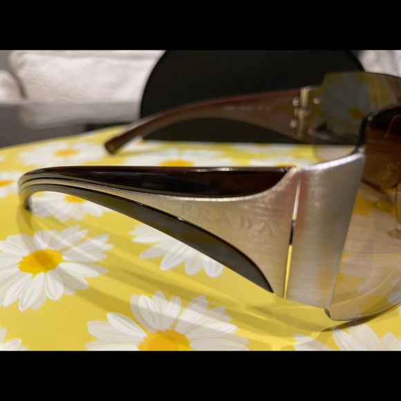 Prada Black Sunglasses SPR041 with Prada Hard Case - Picture 3 of 9